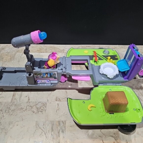 Paw Patrol Skye's Helicopter Transforming toy, Large- Pink and Gray - Picture 7 of 12